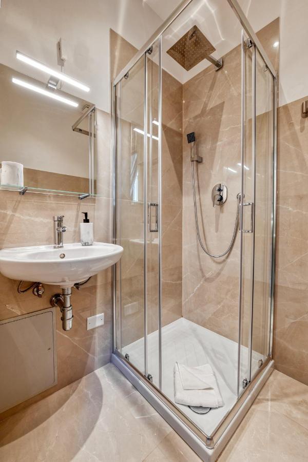 3 Rooms 3 Bathrooms - Lovely Apartment Close The Vatican Rome Bagian luar foto
